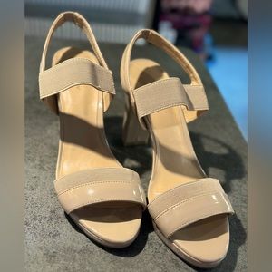 Liz Claiborne!! Very stylish & comfort!! Chunky heels!